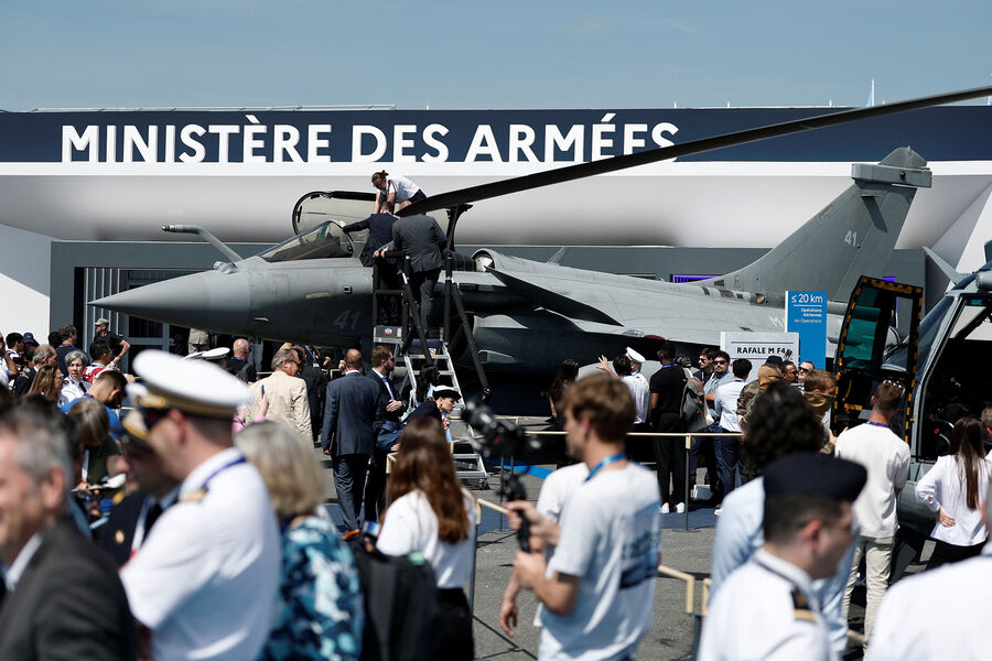 Французский истребитель Rafale F4 на&nbsp;55-м Международном Парижском авиасалоне в&nbsp;Ле Бурже
