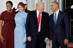 Барак Обама с супругой Мишель и Дональд Трамп с супругой Меланьей около Белого дома в Вашингтоне, 20 января 2017 года