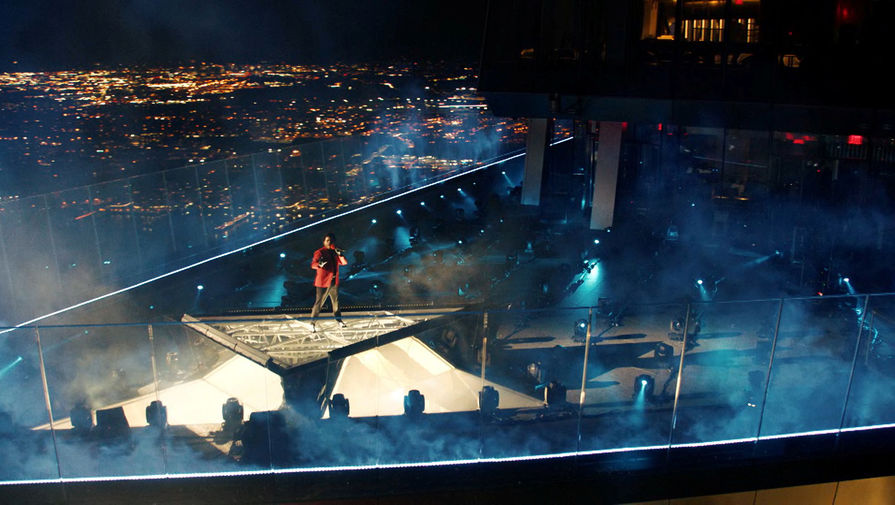 The Weeknd во время выступления на MTV Video Music Awards 2020