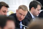 Министр связи и массовых коммуникаций РФ Николай Никифоров и министр образования и науки Российской Федерации Дмитрий Ливанов (справа налево) перед совместным заседанием Совета при президенте РФ по развитию физической культуры и спорта и организационного комитета «Россия-2018» по подготовке и проведению чемпионата мира по футболу. 8 декабря 2015 года. 