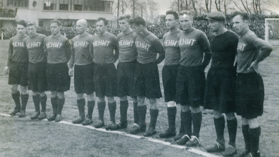 9 мая 1947 года. Ленинград. Стадион &laquo;Динамо&raquo;.
Чемпионат СССР. &laquo;Зенит&raquo;&nbsp;- &laquo;Спартак&raquo; (Москва).
На&nbsp;снимке: зенитовцы (слева направо) &mdash; Анатолий Коротков, Фридрих Марютин, Виктор Бодров, Борис Левин-Коган, Алексей Яблочкин, Василий Фалин, Борис Чучелов, Николай Гартвиг, Иван Комаров, Леонид Иванов, Алексей Пшеничный