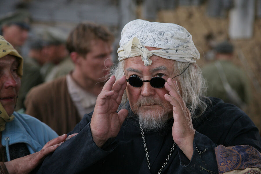 Актер Всеволод Шиловский в&nbsp;роли священника, отца Еремея во время съемок фильма Андрея Смирнова &laquo;Жила-была одна баба&raquo;, 2009&nbsp;год 