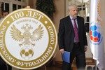 Сергей Фурсенко рядом с памятным знаком векового юбилея РФС