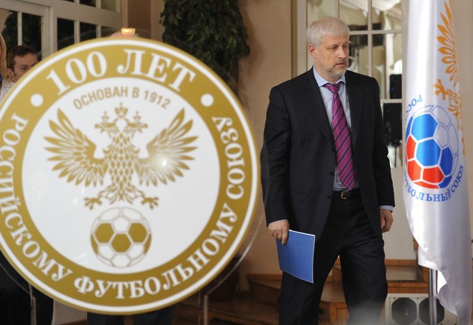 Сергей Фурсенко рядом с&nbsp;памятным знаком векового юбилея РФС