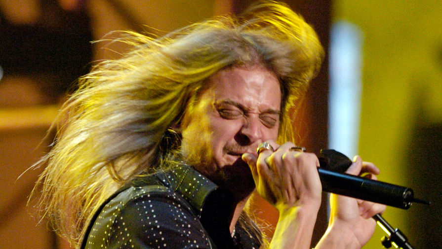 Кид Рок во время выступления на&nbsp;American Music Awards, 2003&nbsp;год
