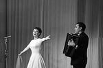 Александра Стрельченко во время выступления, 1968 год