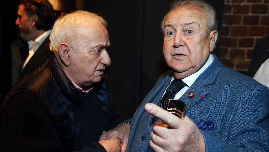 Грузинский художник Резо Габриадзе и президент Российской академии художеств, скульптор Зураб Церетели (слева направо) на&nbsp;мультимедийной выставке, посвященной 80-летию Резо Габриадзе, в&nbsp;Музее Москвы