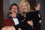 Певцы Сергей Пенкин и Лариса Долина на концерте в Москве, 1993 год 