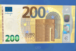 Новые банкнота в размере €200