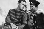 Владимир Высоцкий и Валерий Золотухин в кадре из художественного фильма «Хозяин тайги»