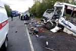 На месте ДТП с автобусом и фурой на 20-м километре дороги «Ярославль-Заячий холм-Иваново»