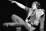 Спектакль 1974 года «Тиль» Григория Горина по Шарлю де Костеру, режиссер Марк Захаров. Караченцов — Тиль Уленшпигель