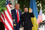 Президент США Дональд Трамп и президент Украины Владимир Зеленский во время встречи, 18 августа 2025 года

