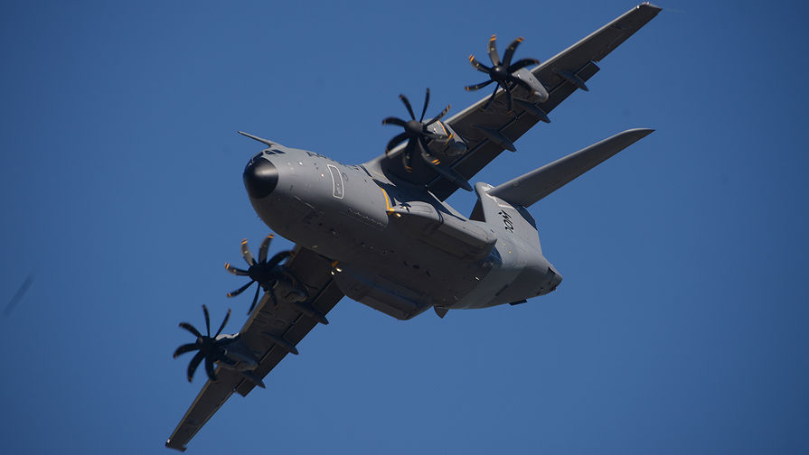 Военно-транспортный самолет Airbus A400M на Международном авиасалоне «Ле-Бурже – 2017» во Франции