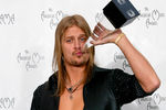 Кид Рок с наградой «Лучший исполнитель жанра поп/рок» American Music Awards, 2003 год