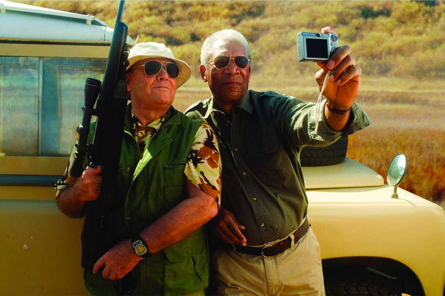 <b>«Пока не сыграл в&nbsp;ящик» (2007)</b>
<br>
По&nbsp;сюжету фильма герои Моргана Фримана и Джека Николсона узнают, что смертельно больны, и перед&nbsp;уходом из&nbsp;жизни, составляют список дел, о&nbsp;выполнении которых всегда мечтали: прыжок с&nbsp;парашюта, гонки на&nbsp;раритетных автомобилях, посещение египетских пирамид и так далее. Для&nbsp;Николсона эта жизнеутверждающая работа стала одной из&nbsp;последних в&nbsp;карьере: из-за прогрессирующих проблем с&nbsp;памятью, он отказался от дальнейших съемок в&nbsp;кино. Но Фриман не был готов сбавлять обороты, при&nbsp;том, что в&nbsp;реальной жизни актеры являются ровесниками.
