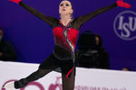Камила Валиева выступает с произвольной программой на этапе Гран-при в Сочи