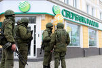 Вооруженные люди на улицах Симферополя