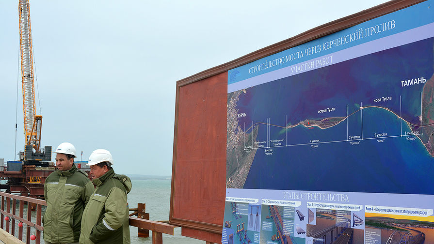 Крымский мост проходит от Тамани, через&nbsp;косу и остров Тузла, на&nbsp;керченскую сторону