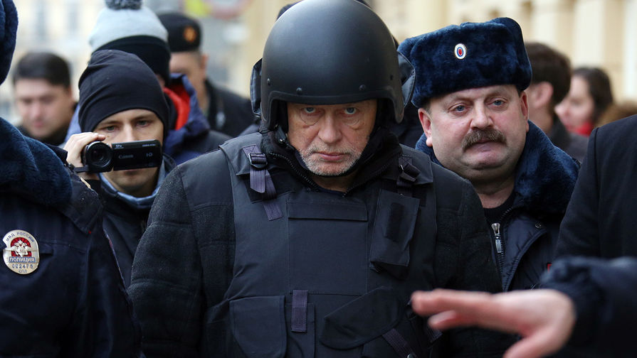 Бывший доцент СПбГУ Олег Соколов, обвиняемый в&nbsp;убийстве своей аспирантки 24-летней Анастасии Ещенко, во время следственного эксперимента, 15 ноября 2019 года