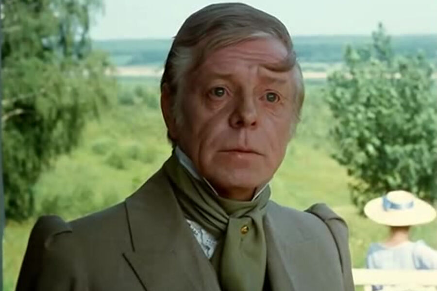 <b>&laquo;Несколько дней из&nbsp;жизни И.И. Обломова&raquo; (1979)</b>
<br><br>
Двухсерийный фильм, снятый режиссером Никитой Михалковым по&nbsp;мотивам знаменитого романа Ивана Гончарова &laquo;Обломов&raquo;. Роль Ильи Обломова блестяще исполнил Олег Табаков, его возлюбленную Ольгу Ильинскую сыграла Елена Соловей, а Глеб Стриженов перевоплотился в&nbsp;утонченного и ироничного барона фон Лангвагена &mdash; друга семьи Ильинских, который наблюдает за&nbsp;разворачивающейся историей со стороны.
