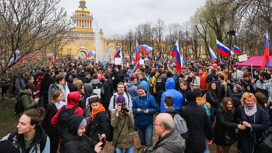 Участники протестной акции в Санкт-Петербурге, 5 мая 2018 года
