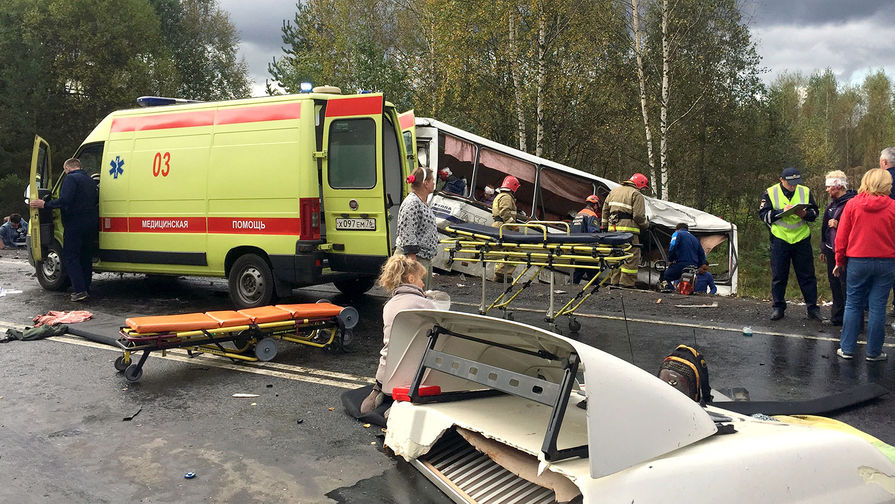 На месте ДТП с автобусом и фурой на 20-м километре дороги «Ярославль-Заячий холм-Иваново»