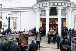 Церемония прощания с художественным руководителем Московского театра «Современник» Галиной Волчек у здания театра