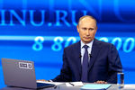 Владимир Путин во время «Прямой линии»