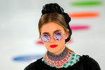 Модель на показе Chanel в Сеуле