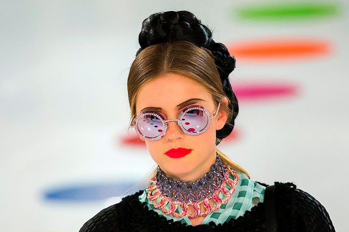 Модель на показе Chanel в Сеуле