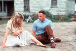 <b>&laquo;Форрест Гамп&raquo; (1994)</b>
<br><br>
Один из&nbsp;столпов великой карьеры Хэнкса, драма, без&nbsp;которой не может существовать ни один рейтинг лучших фильмов всех времен и народов. Роль слабоумного (но абсолютно удивительного) Форреста Гампа с&nbsp;самой чистой душой на&nbsp;свете сделала актера главной звездой Голливуда середины 90-х. Что уж говорить, если Хэнкс тогда во второй год подряд взял &laquo;Оскара&raquo; &mdash; уникальное достижение. Кстати, после &laquo;Гампа&raquo; Американской киноакадемией он больше не награждался &mdash; хотя еще трижды номинировался.
