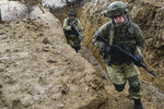 Военнослужащие вооруженных сил России во время учений ВДВ на полигоне Опук в Крыму, 19 марта 2017 года