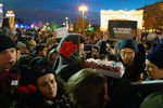 Во время акции памяти жертв пожара в Кемерово на Пушкинской площади в Москве, 27 марта 2018 года