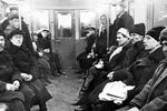 В вагоне Московского метрополитена, 1935 год
