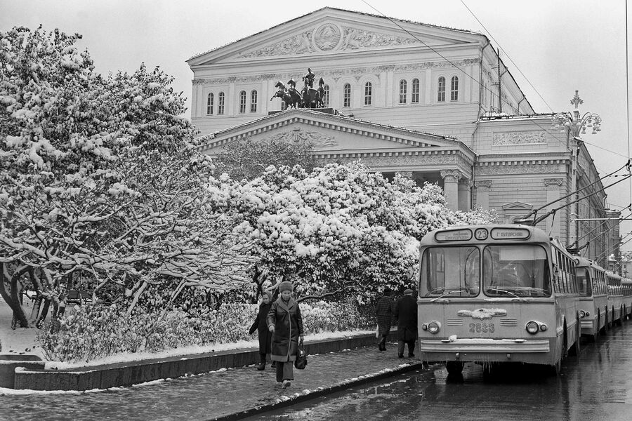 Троллейбусы у&nbsp;здания Большого театра, 1976&nbsp;год