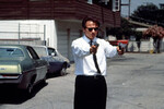 <b>«Бешеные псы» (1992)</b>
<br><br>
Дебютная полнометражка Квентина Тарантино, где Кейтель сыграл Мистера Белого, одного из преступников, которые собрались на складе на окраине города после ограбления и теперь пытаются понять, кто их подставил. К слову, Кейтелю предлагалось самому выбрать, кого он хочет играть, — Мистера Белого или Мистера Розового (роль в итоге досталась Стиву Бушеми).