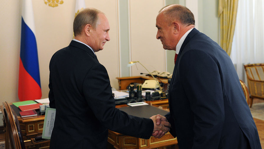 Президент России Владимир Путин и временно исполняющий обязанности главы Удмуртии Александр Соловьев во время встречи в&nbsp;Ново-Огарево, август 2014&nbsp;года