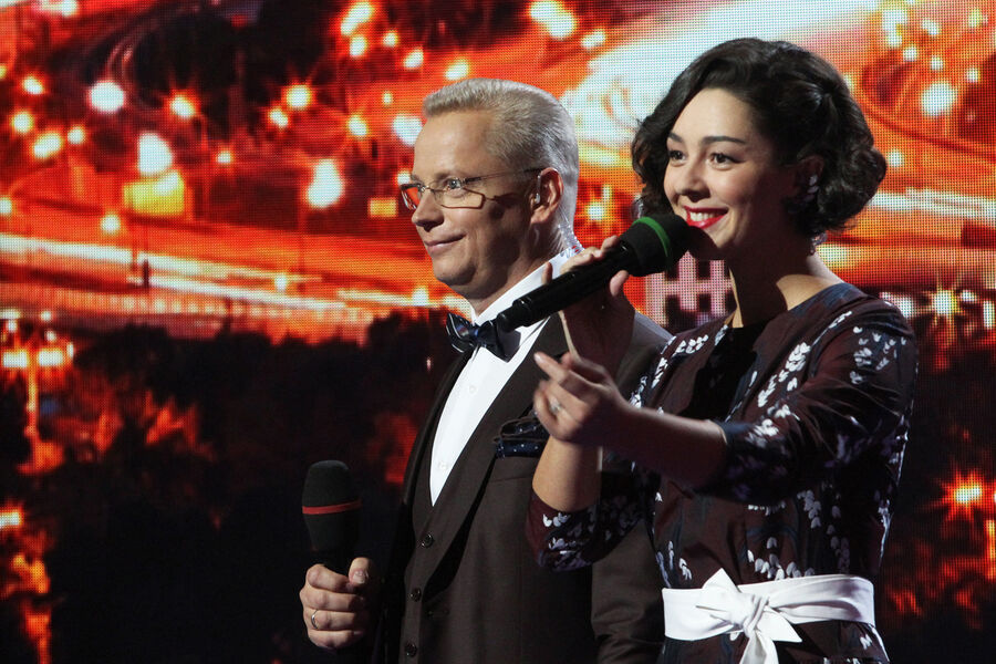 Телеведущий Эрнест Мацкявичюс и резидент Comedy Club Марина Кравец во время съемок передачи &laquo;Главная сцена&raquo; на&nbsp;телеканале &laquo;Россия&raquo;, 2015&nbsp;год 