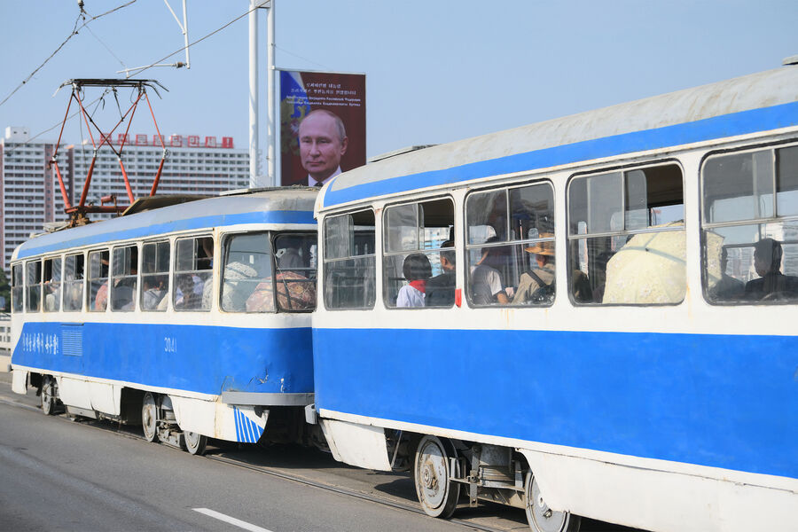 Баннер с&nbsp;портретом президента РФ Владимира Путина на&nbsp;улице в&nbsp;Пхеньяне, 18&nbsp;июня 2024&nbsp;года