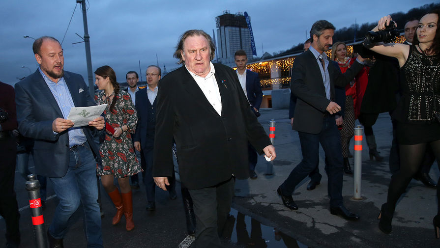 Директор предприятия &laquo;Легенда Крыма&raquo; Михаил Штырлин и актер Жерар Депардье (слева направо) после ужина в&nbsp;ресторане &laquo;Ласточка&raquo;