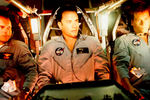 <b>&laquo;Аполлон 13&raquo; (1995)</b>
<br><br>
В&nbsp;космической драме Рона Ховарда о&nbsp;неудачной лунной миссии корабля «Аполлон-13» Хэнкс сыграл американского астронавта Джеймса Ловелла, книга которого легла в&nbsp;основу фильма. Слоганом ленты, естественно, стала сверхпопулярная фраза «Хьюстон, у&nbsp;нас проблема» &mdash; ее в&nbsp;1970 году произнес именно Ловелл.
