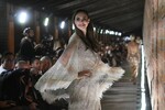 Показ мод в рамках Международного форума BRICS+ Fashion Summit и Московской недели моды на Парящем мосту в парке «Зарядье» в Москве, 28 августа 2025 года