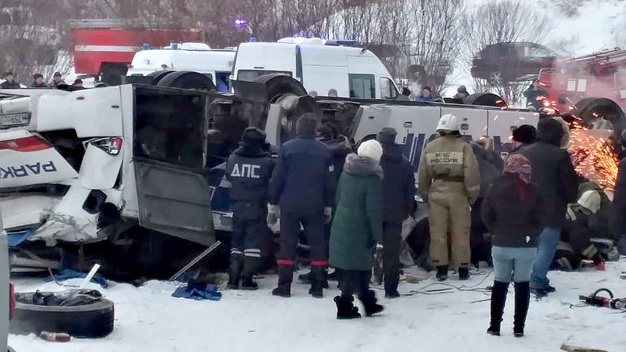На&nbsp;месте ДТП с&nbsp;автобусом, упавшим в&nbsp;реку с&nbsp;моста на&nbsp;60-м км автодороги Могойтуй&nbsp;- Сретенск&nbsp;- Олочи, 1 декабря 2019 года
