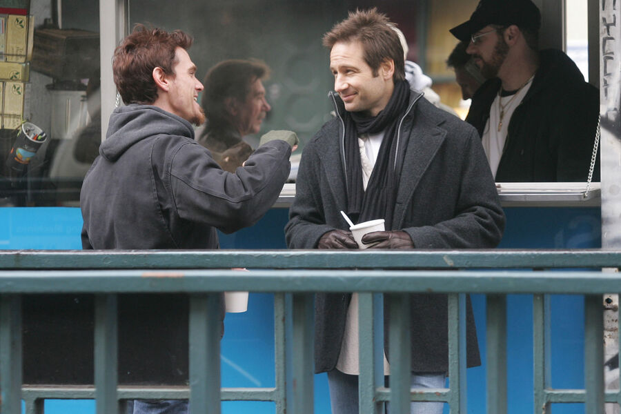 <b>На съемках фильма &laquo;Доверься мужчине&raquo; (2006)</b>
<br><br>
Романтической комедии о&nbsp;жизни двух пар лучших друзей в&nbsp;Нью-Йорке повезло с&nbsp;актерским составом: Дэвид Духовны (Том), Джулианна Мур (его жена Ребекка), Билли Крудап (их друг Тоби), Мэгги Джилленхол (его жена Элейн). 