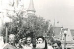Март 1977 года. США. Диснейленд. Турне «Зенита» по США. На снимке: Владимир Голубев, Хасан Мириков, Юрий Александров (врач), Вячеслав Булавин, Гуфи (персонаж), Герман Зонин (главный тренер)
