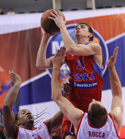 Алексей Швед в&nbsp;матче Евролиги против итальянского клуба «Армани Джинс»