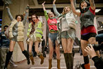 Участники акции No Pants Subway Ride в Бухаресте