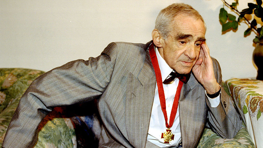 Зиновий Гердт награжден орденом «За заслуги перед Отечеством» III степени, 1996 год