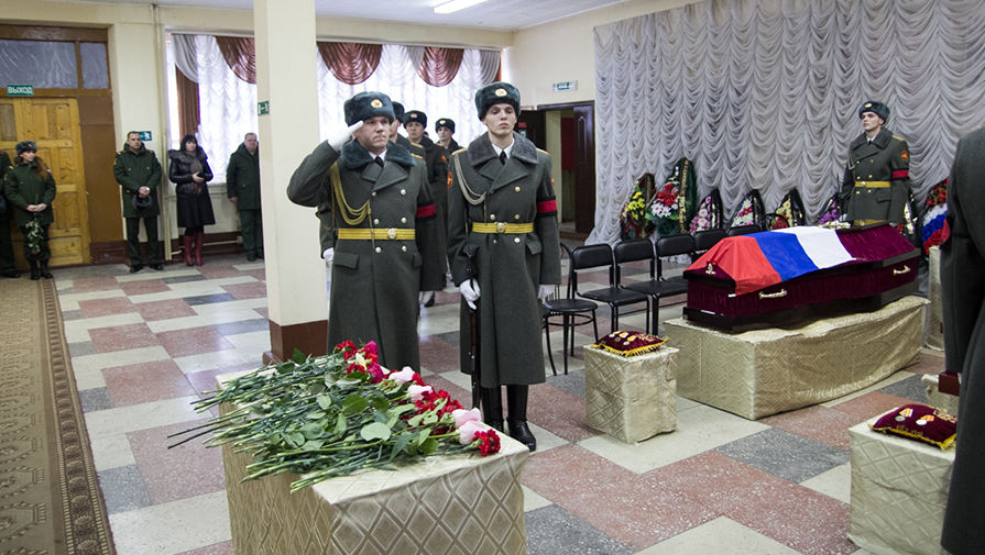 На&nbsp;церемонии прощания с&nbsp;погибшими в&nbsp;Сирии медсестрами в&nbsp;войсковой части Биробиджана